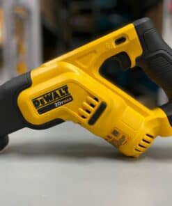 מסור חרב בגודל קומפקטי עם ביצועים מרשימים במיוחד. מתאים מאוד לעבודות חיתוך במקומות צרים שקשה להגיע אליהם DCS387 מחיר DEWALT