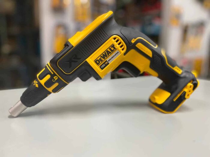 מברגת גבס DCF620 מבית DEWALT דיוולט מיועד לעבודת גבס ממושכת סל"ד מדוייק מנוע ללא פחמים אשר מאפשר עבודה עם סוללה דקה למשך זמן