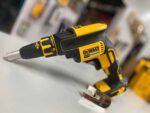 מברגת גבס DCF620 מבית DEWALT דיוולט מיועד לעבודת גבס ממושכת סל"ד מדוייק מנוע ללא פחמים אשר מאפשר עבודה עם סוללה דקה למשך זמן