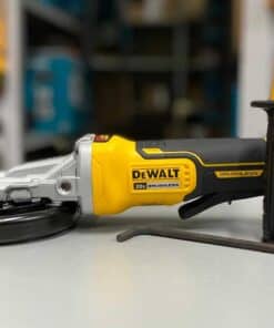 משחזת זווית 4.5" 18/20V (גוף בלבד) DEWALT ראש שטוח DCG413FB