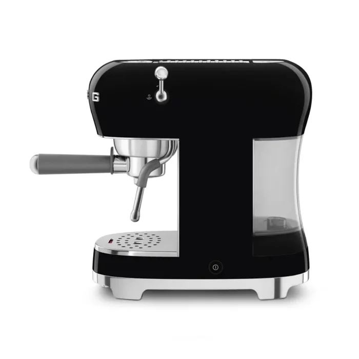 מכונת אספרסו ידנית עם מקציף חלב מבית SMEG, צבע שחור דגם חדש ECF02BLEU